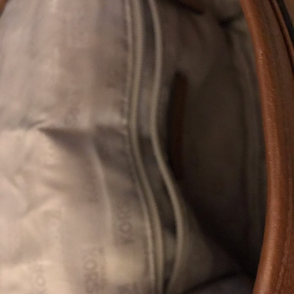 Small leather Michael kors bag. - Picture 3 of 8